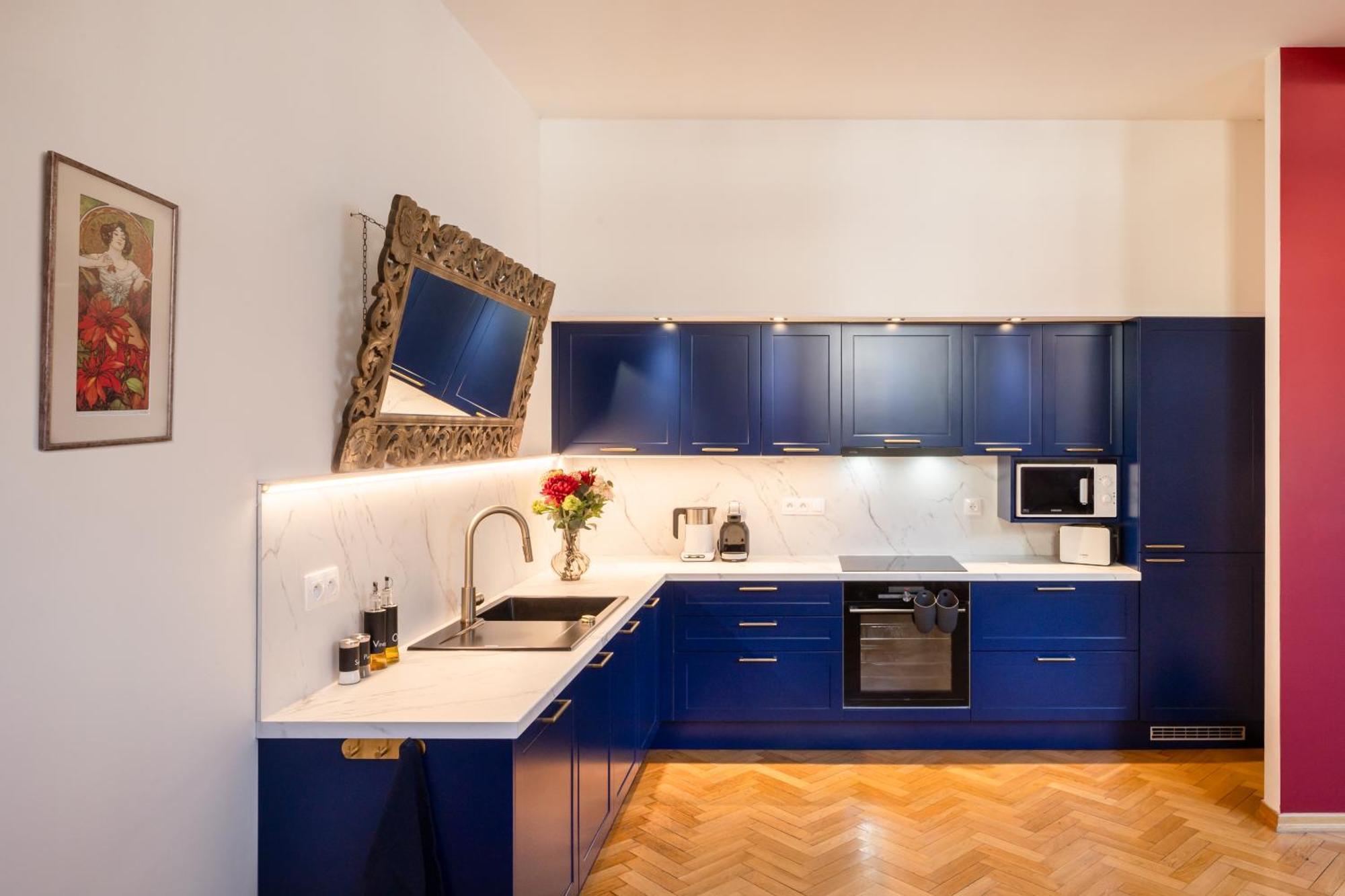 Decadent Art Deco Balcony Apartment In Old Town Prague Exterior photo